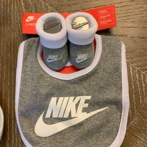 Nike bib